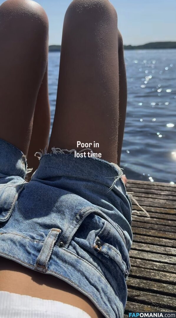 Lotta Emilie Stichler / lottastichler Nud OnlyFans  Fotografie scursă #14