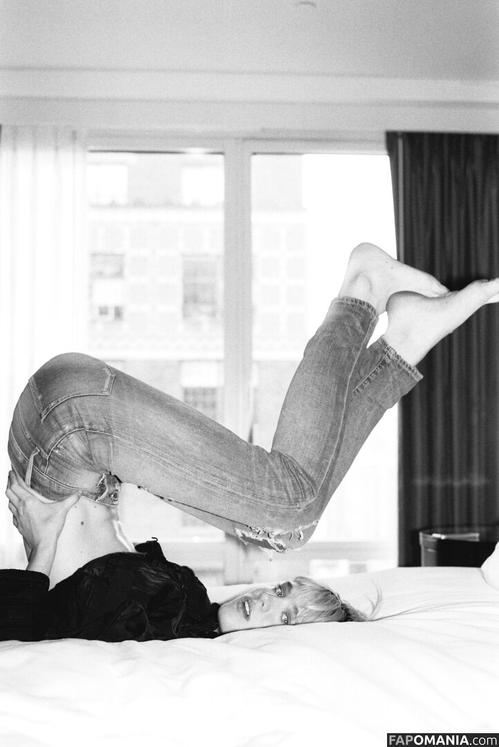 Mackenzie Davis Nud OnlyFans  Fotografie scursă #8