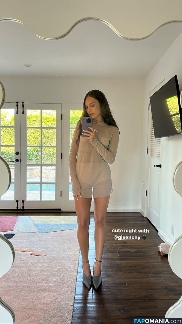 Maddie Ziegler / maddieziegler Nud OnlyFans  Fotografie scursă #9