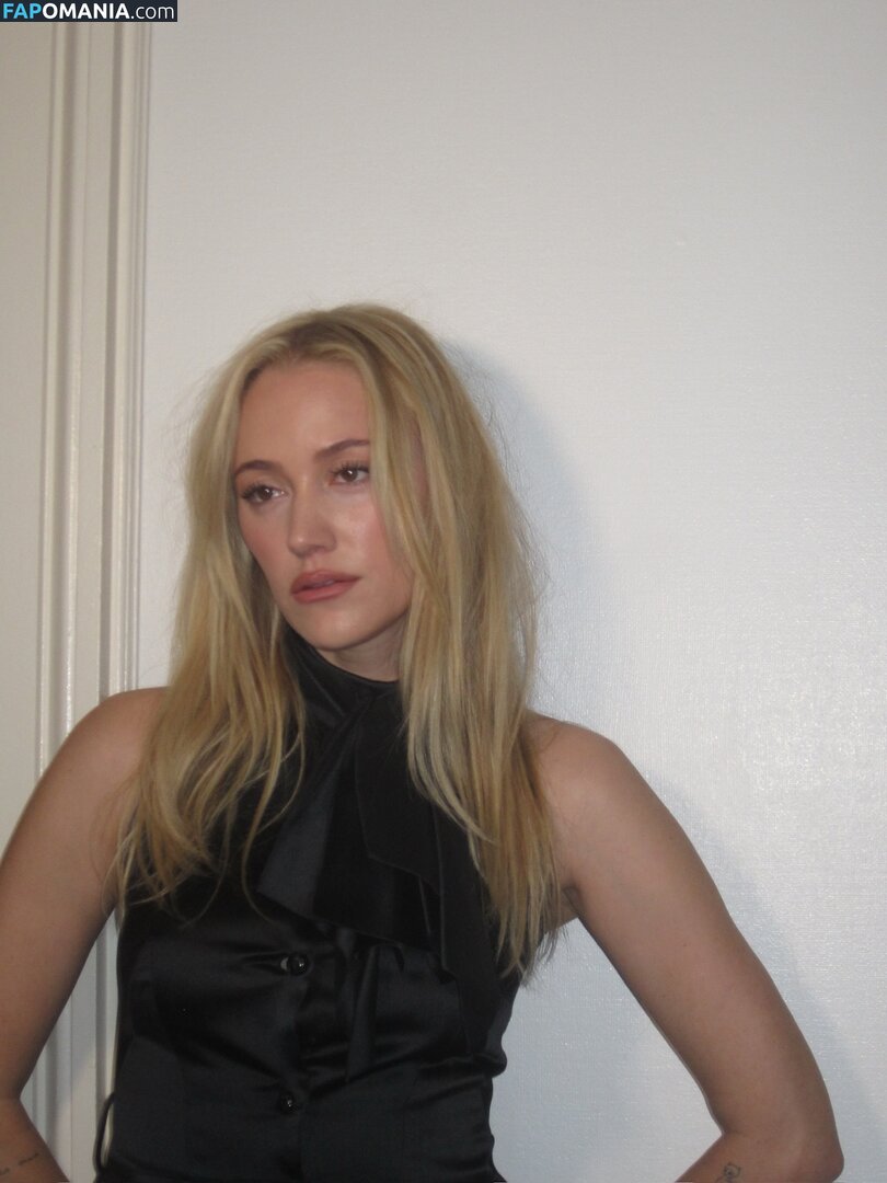 Maika Monroe / maikamonroe Nud OnlyFans  Fotografie scursă #17