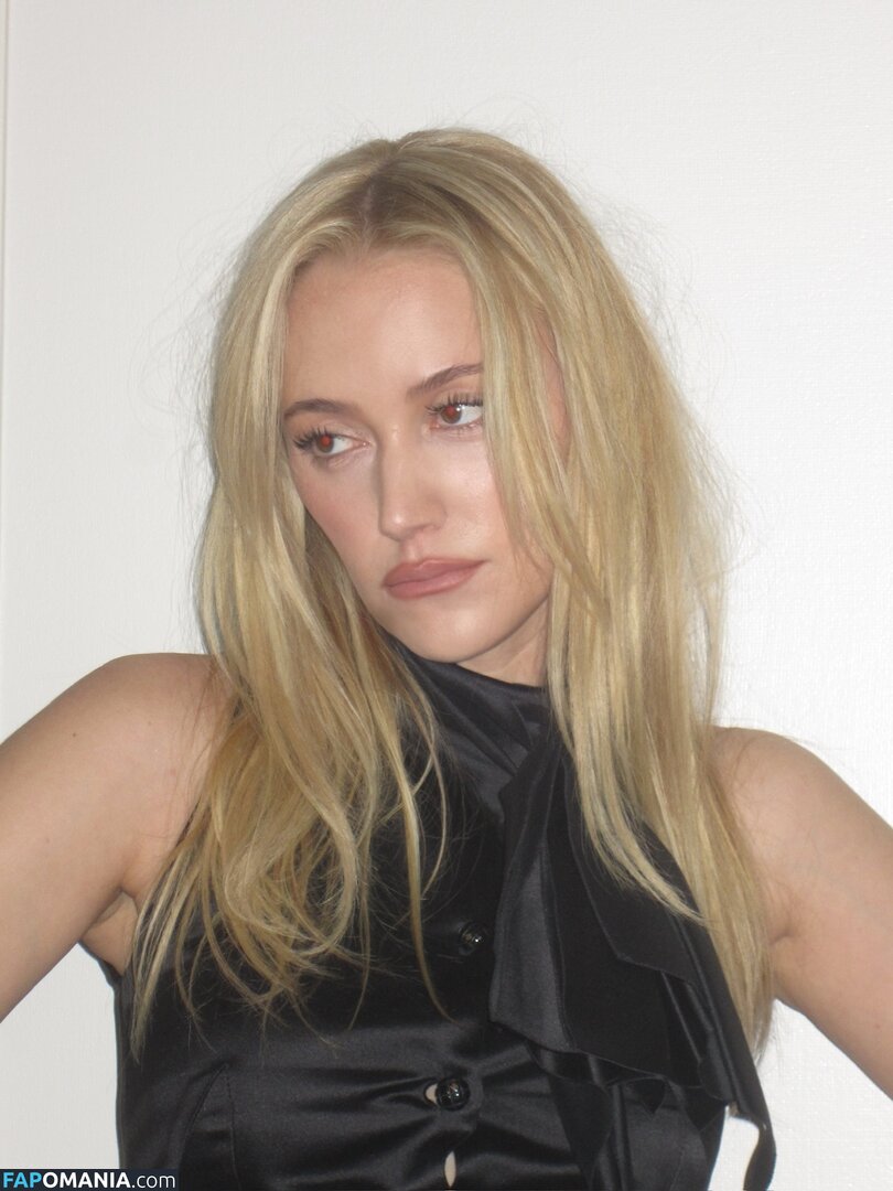 Maika Monroe / maikamonroe Nud OnlyFans  Fotografie scursă #19