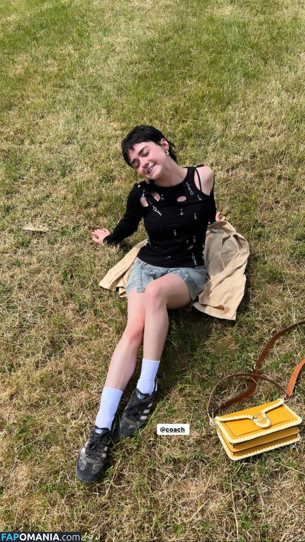 Maisie Williams Nud Fotografie scursă #12