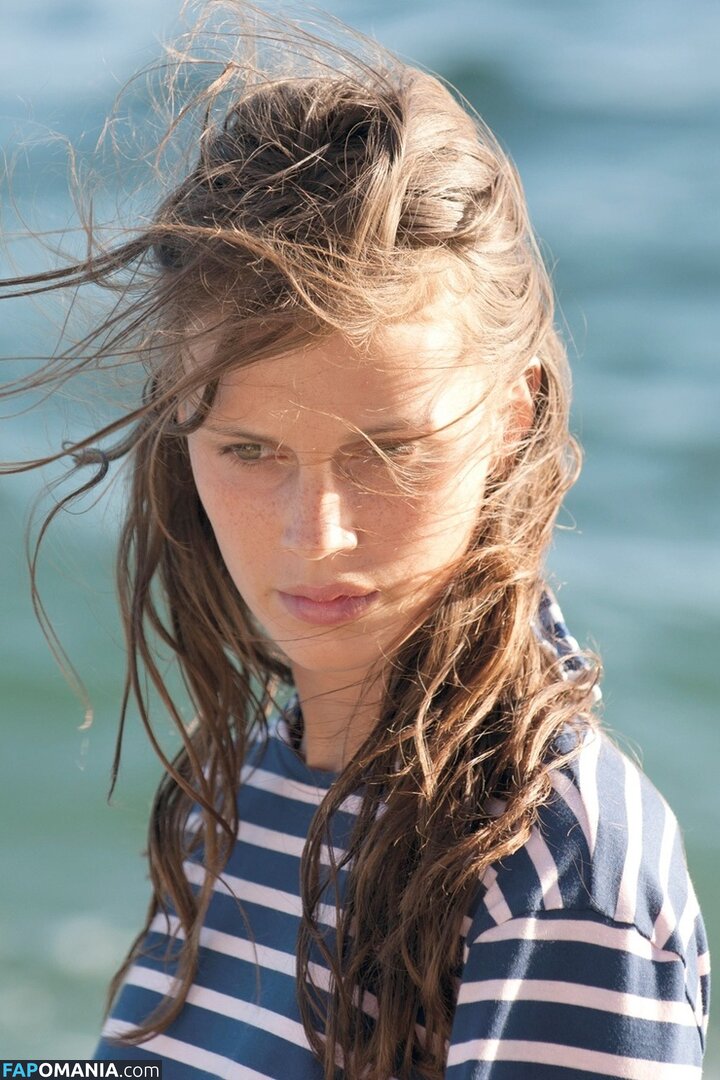 Marine Vacth / https: / marine_vacth / marinvacth Nud OnlyFans  Fotografie scursă #8
