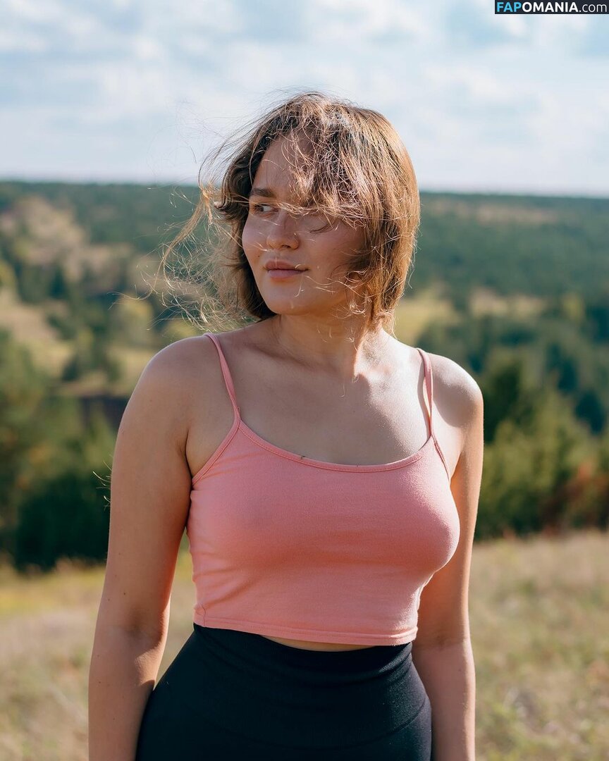 Marusya Shiklina / Marusya outdoors / marusya / marusya.shiklina Nud OnlyFans  Fotografie scursă #35