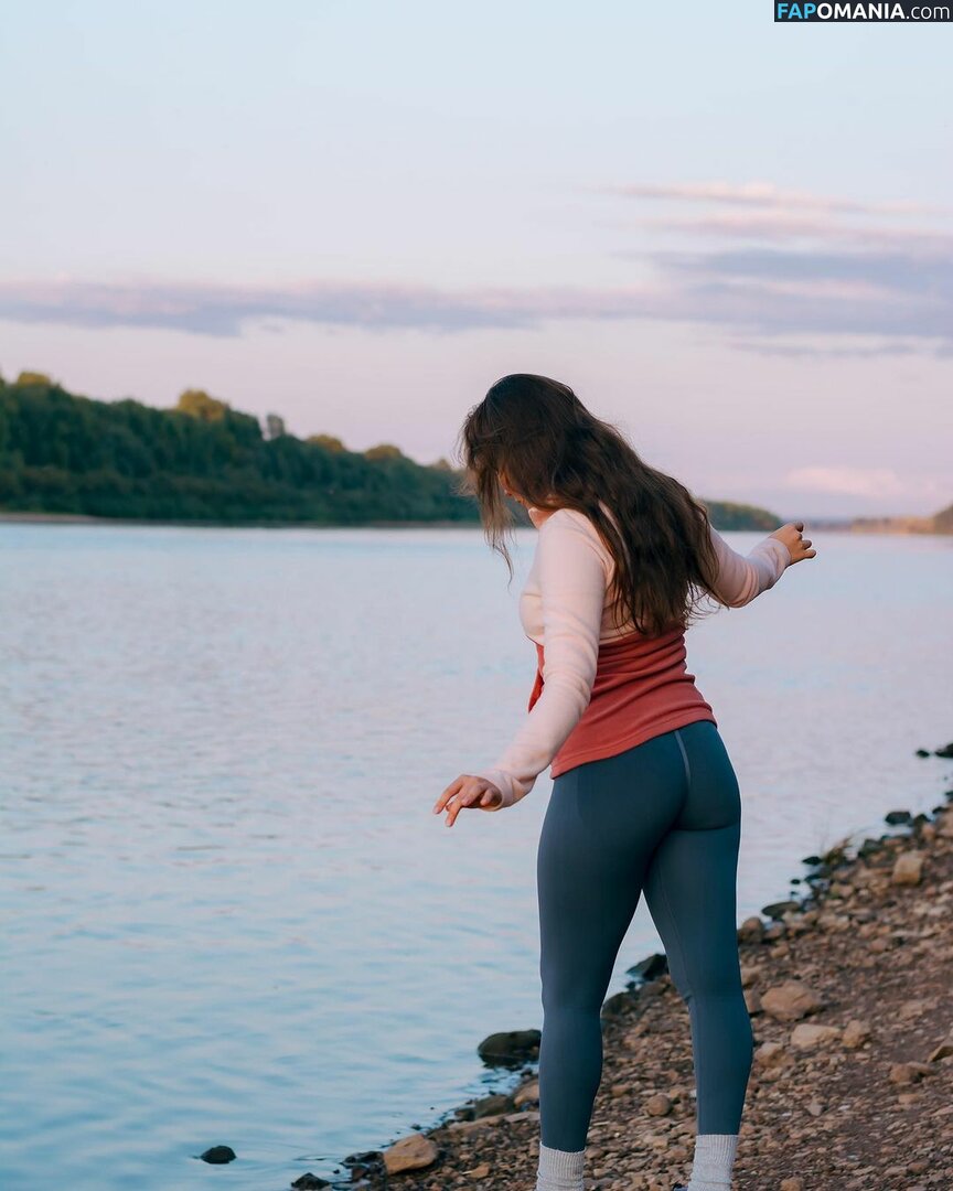 Marusya Shiklina / Marusya outdoors / marusya / marusya.shiklina Nud OnlyFans  Fotografie scursă #71