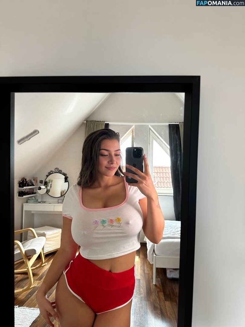 Maya Singer / Mayasinger19 / mayasinger / mayawithgcups Nud OnlyFans  Fotografie scursă #28