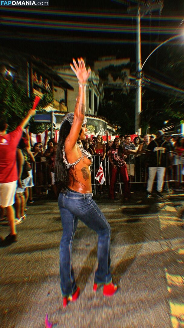 MC Rebecca / rebecca Nud OnlyFans  Fotografie scursă #2