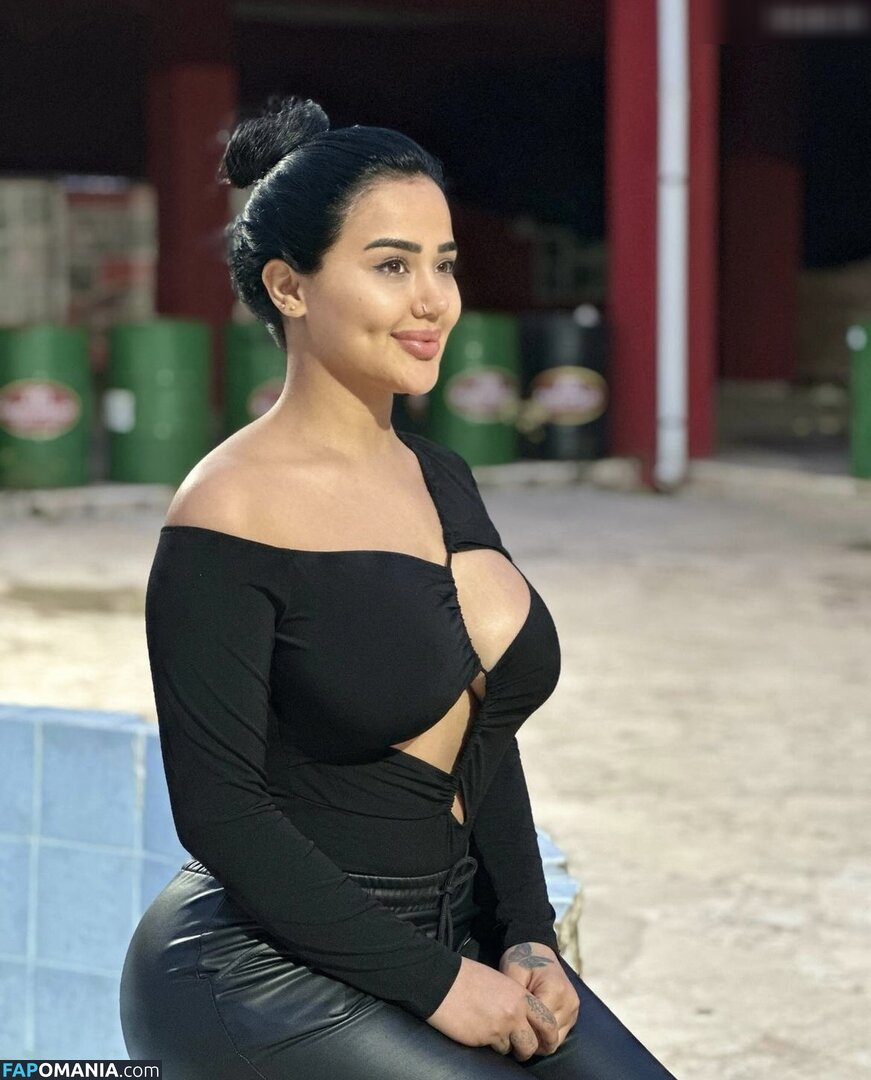 Melek Azad / melek.azd / melekazad Nud OnlyFans  Fotografie scursă #3