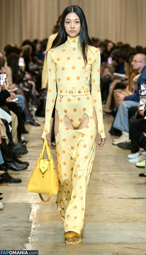 Mika Schneider / mikaschndr Nud OnlyFans  Fotografie scursă #6