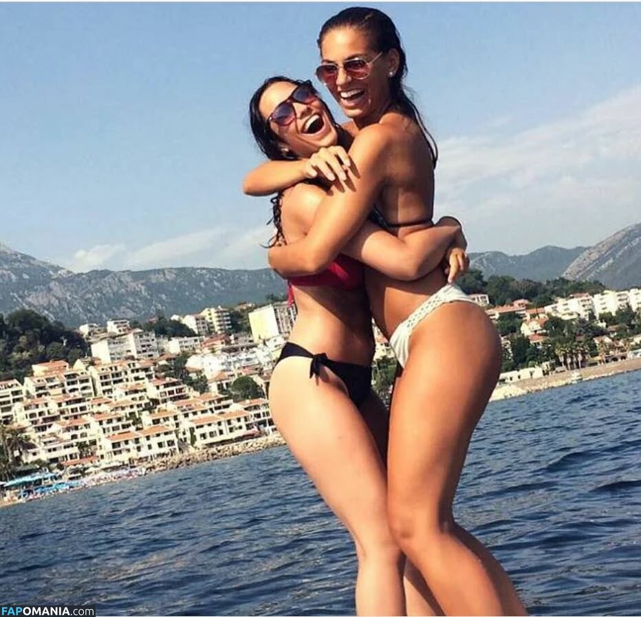 LM Reactions / LMreaction / Milena And Lola / milena.lola Nud OnlyFans  Fotografie scursă #77
