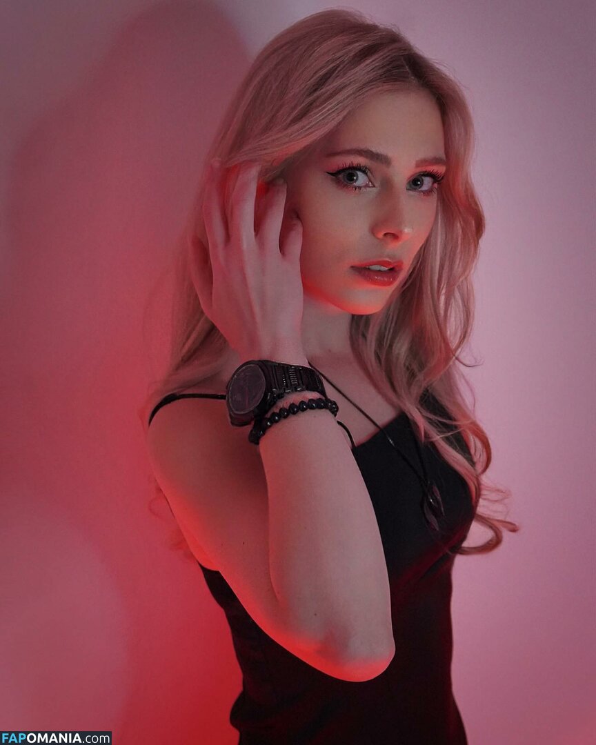 Milschbaum / Sonja / https: Nud OnlyFans  Fotografie scursă #1