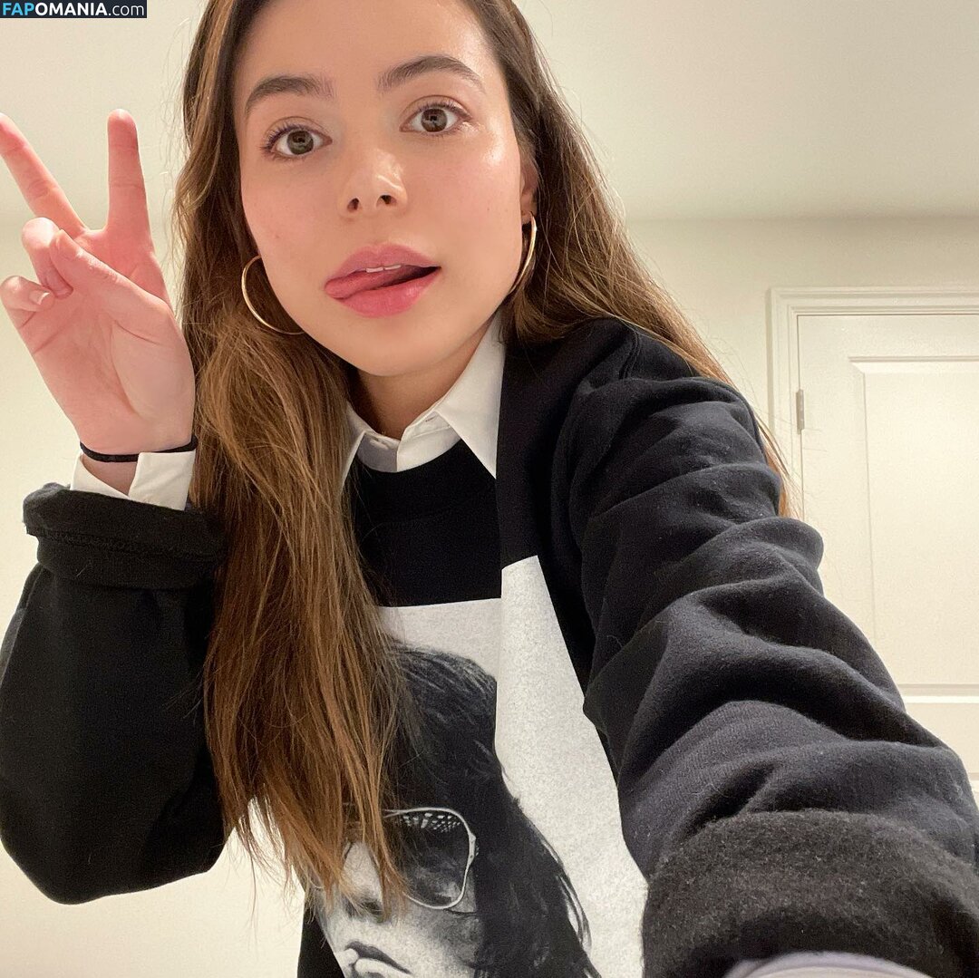 Miranda Cosgrove / MirandaCosgrove / onlyfanssz Nud OnlyFans  Fotografie scursă #59