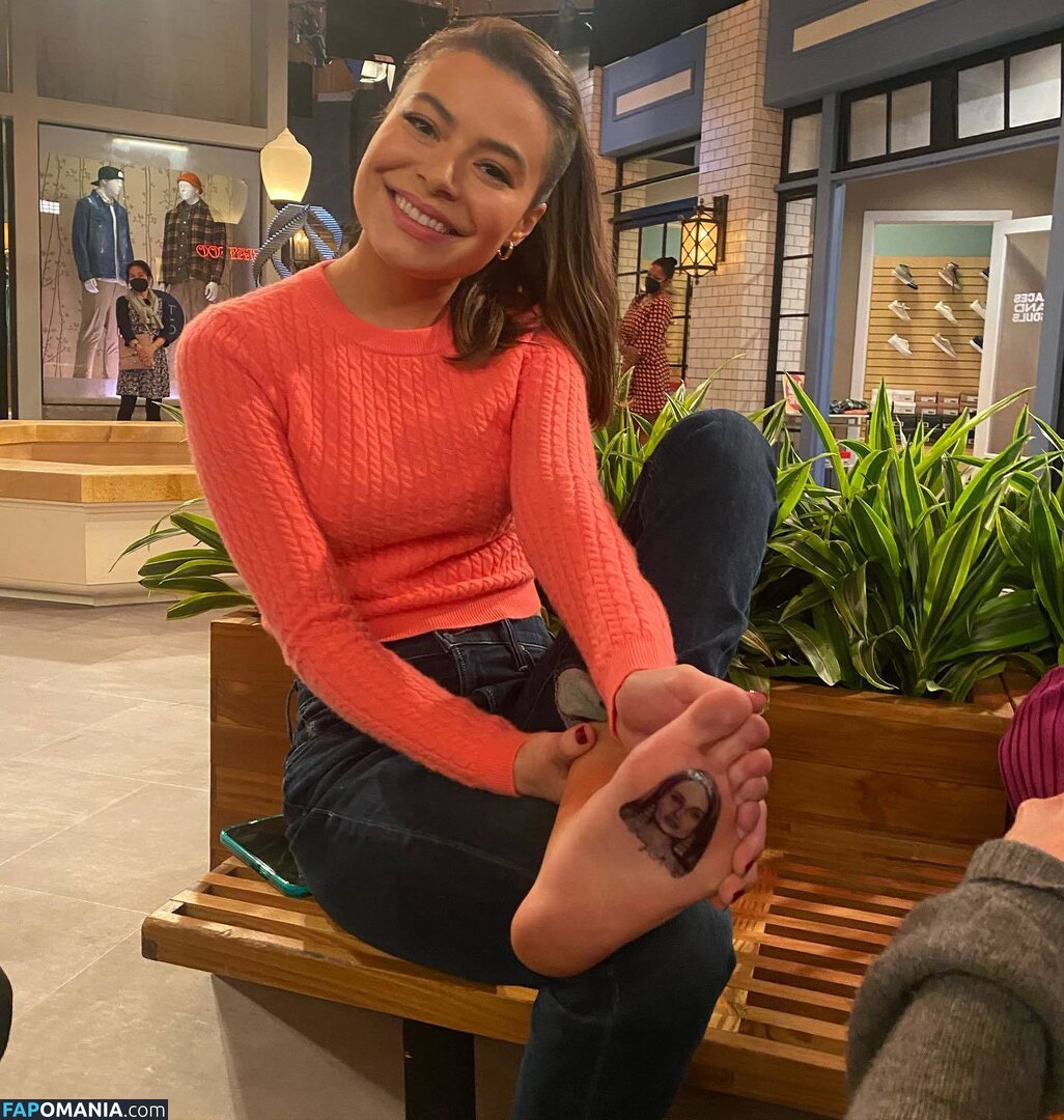 Miranda Cosgrove / MirandaCosgrove / onlyfanssz Nud OnlyFans  Fotografie scursă #460