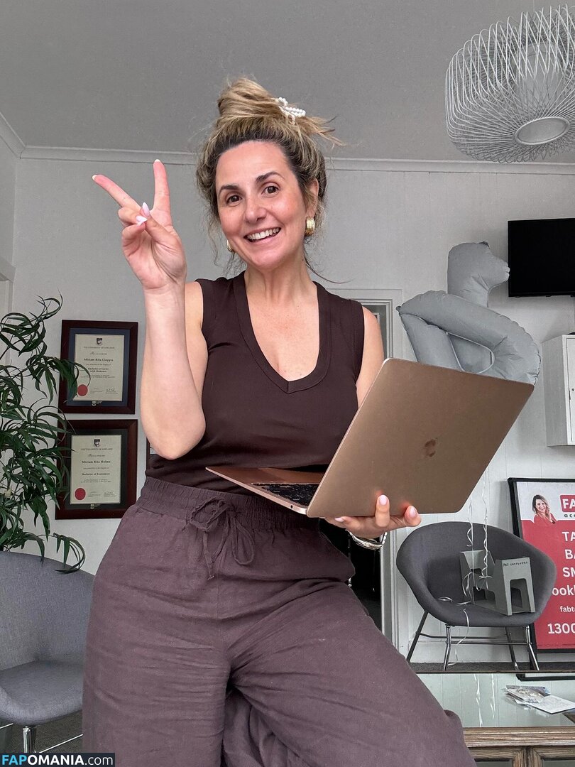MILF Online Accountant / Miriam Holme / miriamholme Nud OnlyFans  Fotografie scursă #8