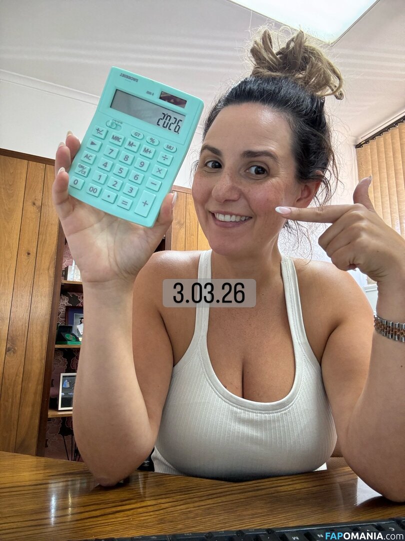 MILF Online Accountant / Miriam Holme / miriamholme Nud OnlyFans  Fotografie scursă #18