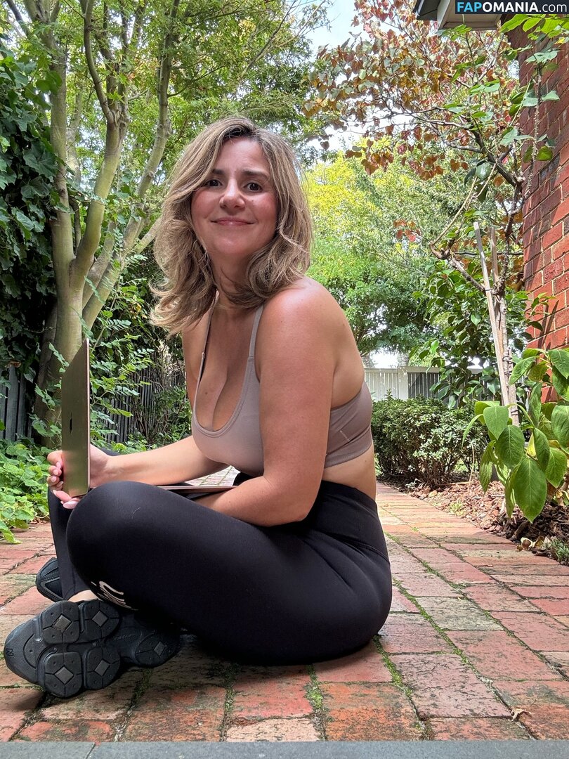 MILF Online Accountant / Miriam Holme / miriamholme Nud OnlyFans  Fotografie scursă #20