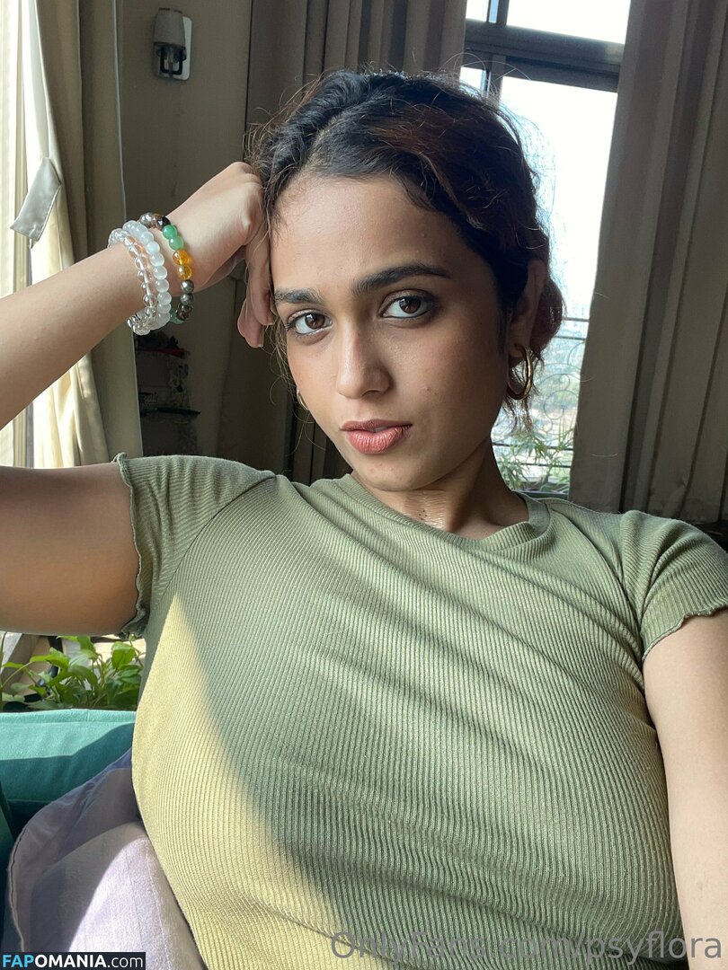 Neelam Kudale / psychedelicflora. / tara.kudale Nud OnlyFans  Fotografie scursă #1