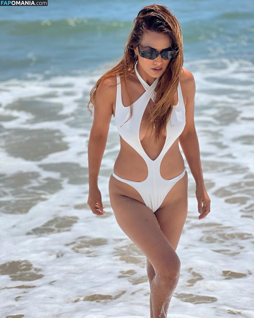Nia Sharma Nud OnlyFans  Fotografie scursă #20