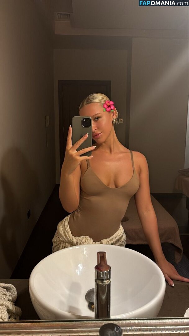 arisnsnn / hhiddengem / nissyy / thewhiskeymol Nud OnlyFans  Fotografie scursă #8