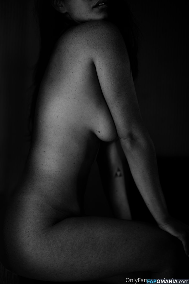 Nour Guiga / noor.g / nornaiysha / nour_guiga Nud OnlyFans  Fotografie scursă #6