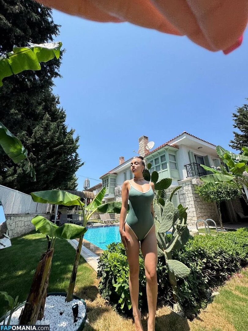 Nurseli Aksoy / https: / punknurseli Nud OnlyFans  Fotografie scursă #19