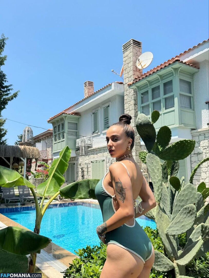 Nurseli Aksoy / https: / punknurseli Nud OnlyFans  Fotografie scursă #20