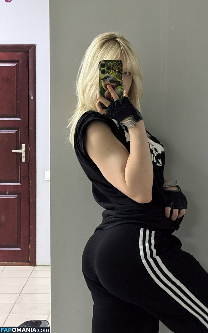 Pelememe / pelmen_memes Nud OnlyFans  Fotografie scursă #3