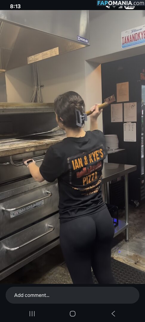 Pizzeria Baddies Nud OnlyFans  Fotografie scursă #1