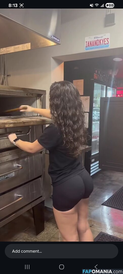 Pizzeria Baddies Nud OnlyFans  Fotografie scursă #2