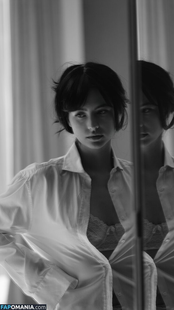 Pauline Maugauin / Pola Petrenko / polapetrenko Nud OnlyFans  Fotografie scursă #5