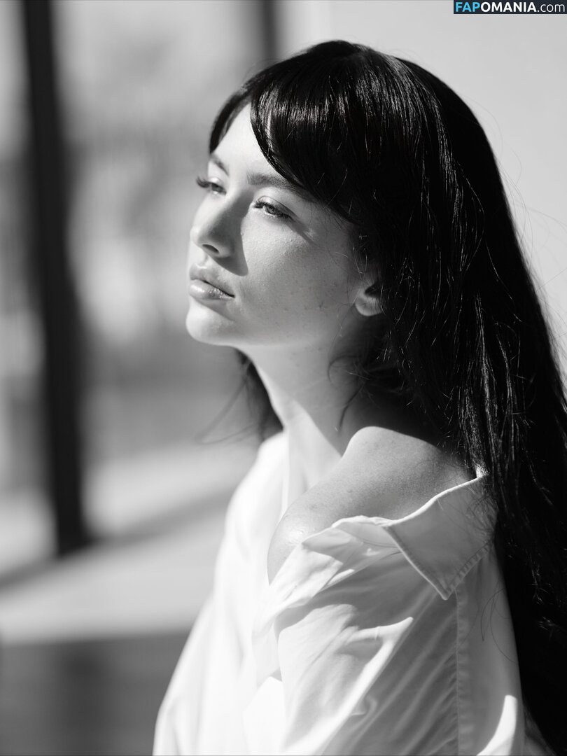 Pauline Maugauin / Pola Petrenko / polapetrenko Nud OnlyFans  Fotografie scursă #8
