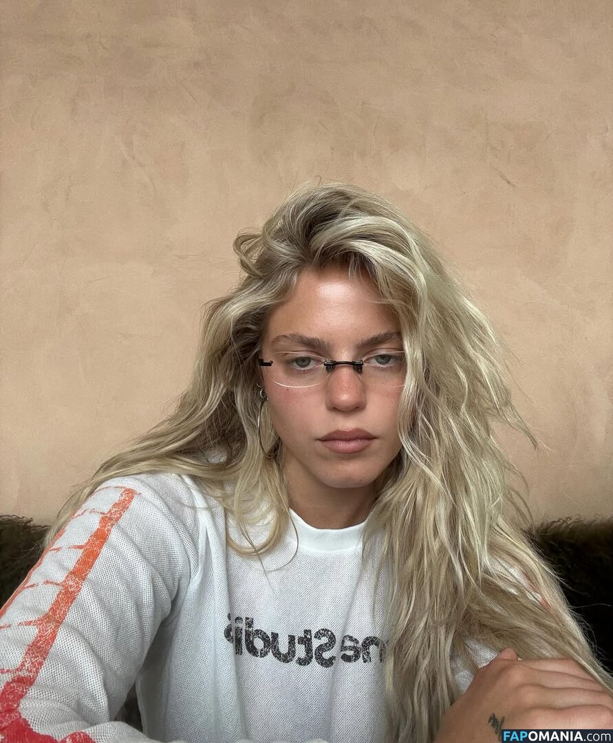 Renee Rapp / reneerapp Nud OnlyFans  Fotografie scursă #139