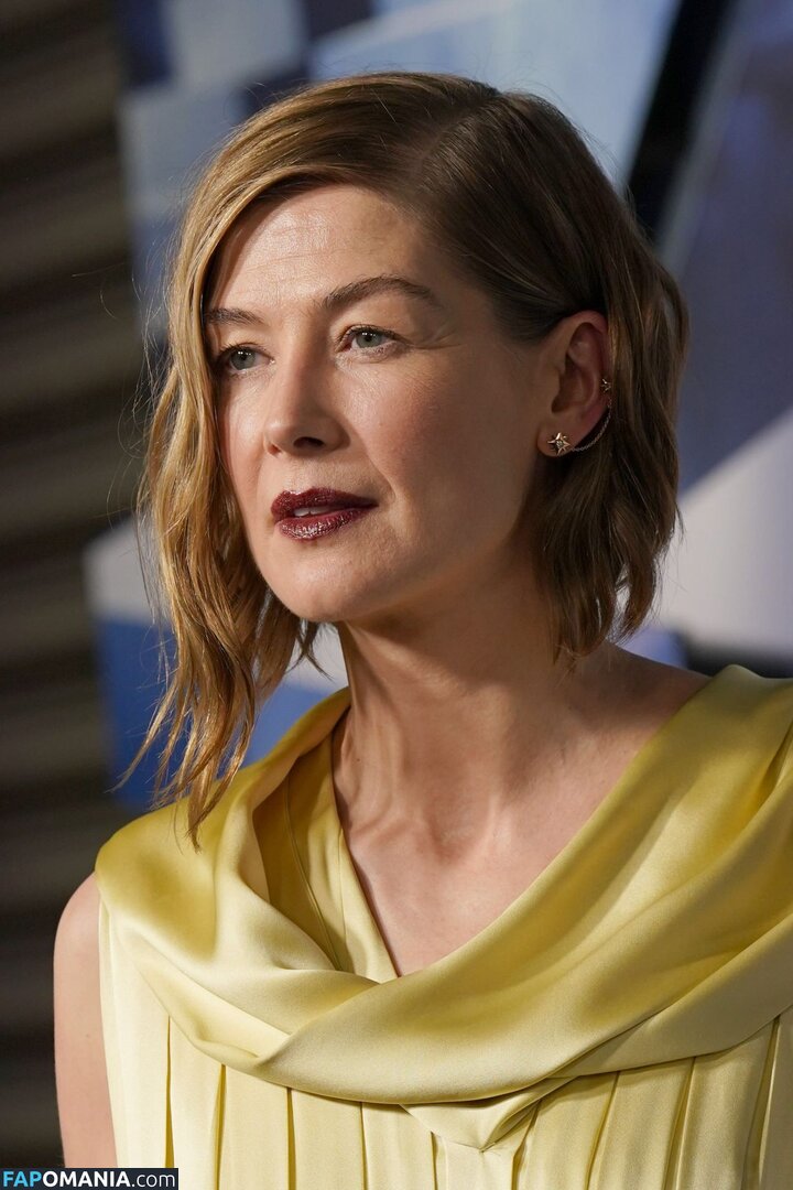 Rosamund Pike / mspike Nud OnlyFans  Fotografie scursă #111