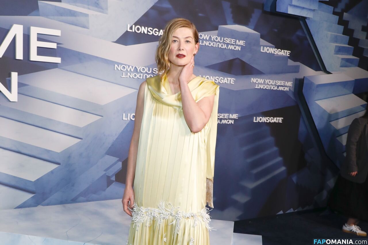 Rosamund Pike / mspike Nud OnlyFans  Fotografie scursă #114
