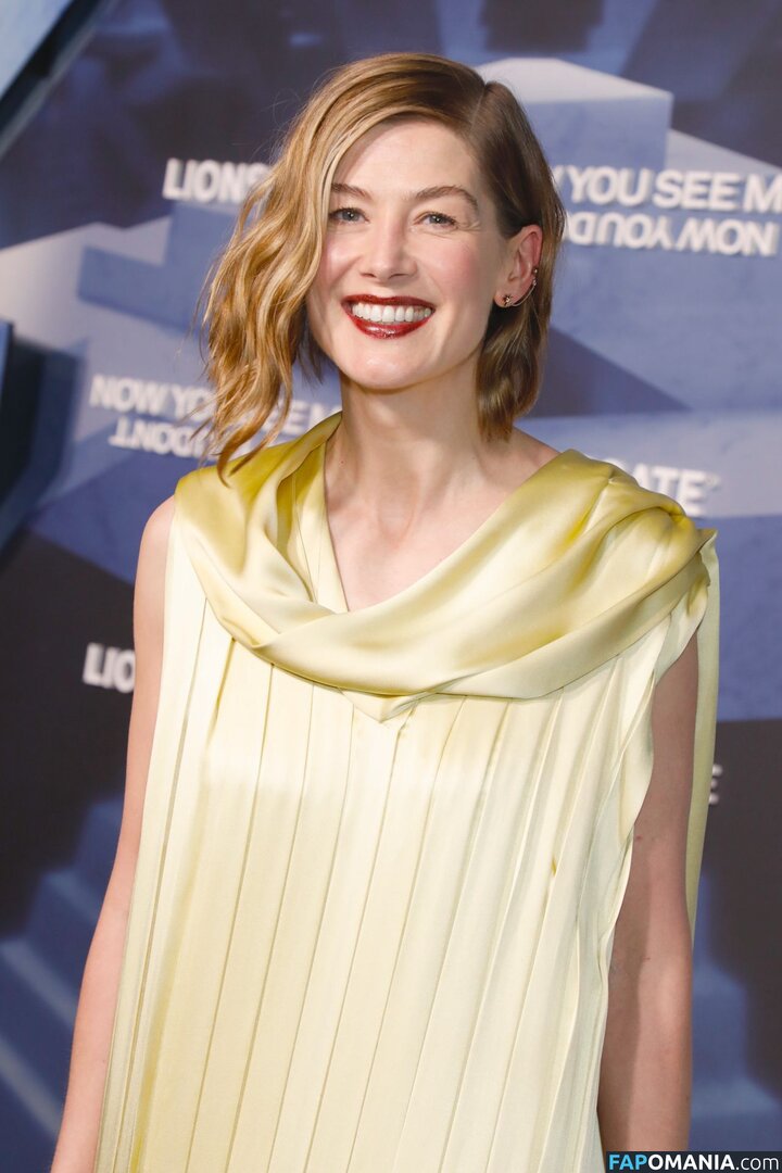 Rosamund Pike / mspike Nud OnlyFans  Fotografie scursă #115
