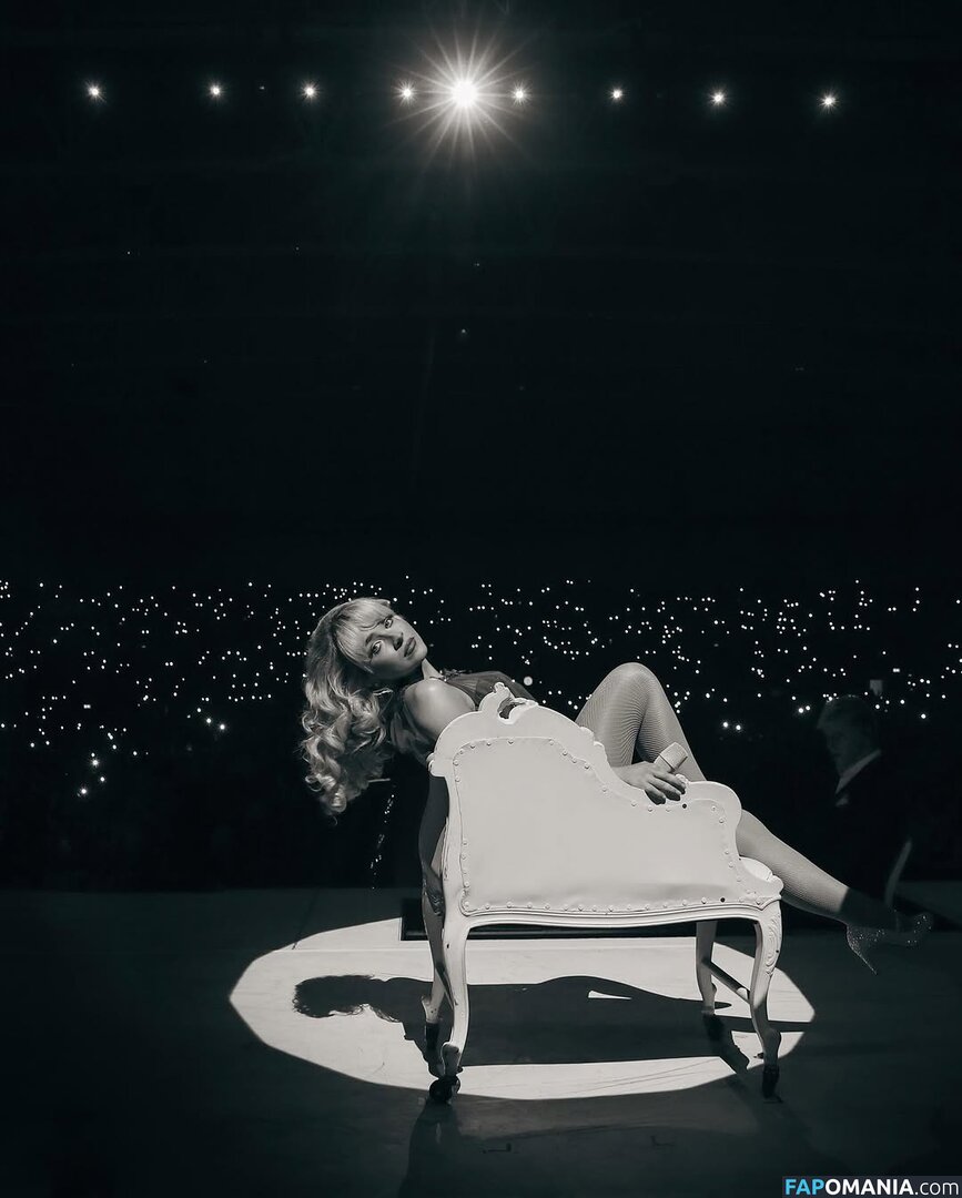 Sabrina Carpenter / https: / sabrinacarpenter Nud OnlyFans  Fotografie scursă #2540