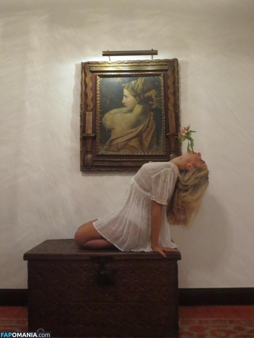 Sabrina Carpenter / https: / sabrinacarpenter Nud OnlyFans  Fotografie scursă #2611