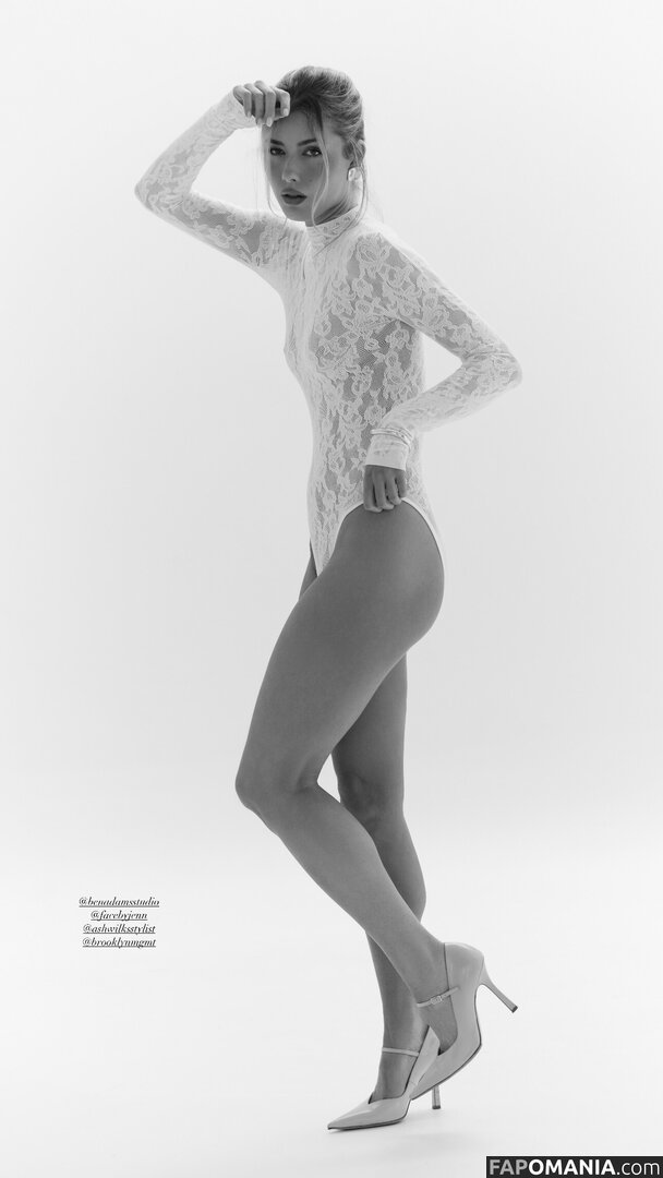 ScarletBliss / Scarlett Bliss Mayer / https: / scarlett.mayer_ Nud OnlyFans  Fotografie scursă #4