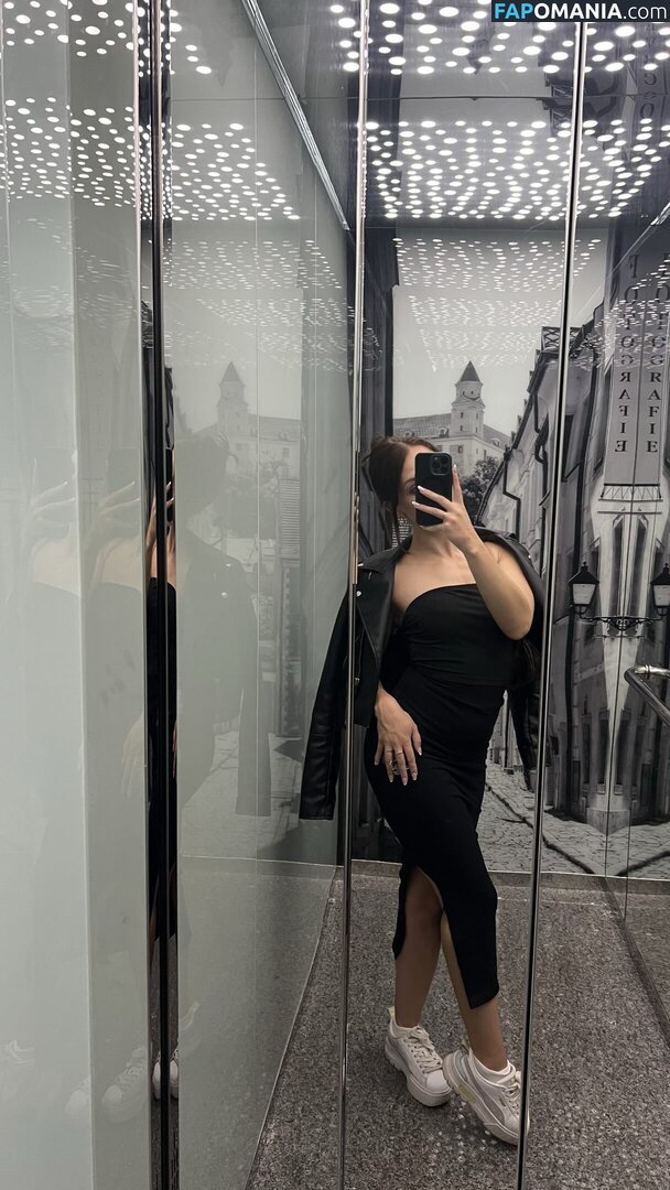 eminkarosikova / emrosik_ / secretofema Nud OnlyFans  Fotografie scursă #5