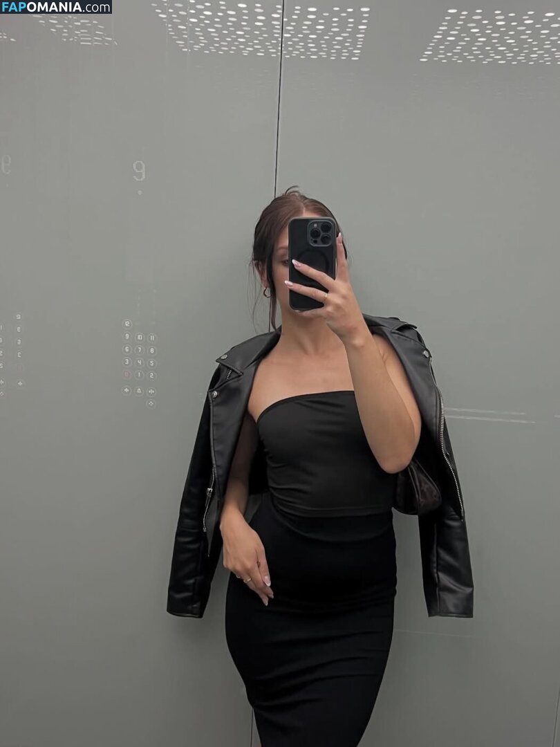 eminkarosikova / emrosik_ / secretofema Nud OnlyFans  Fotografie scursă #11