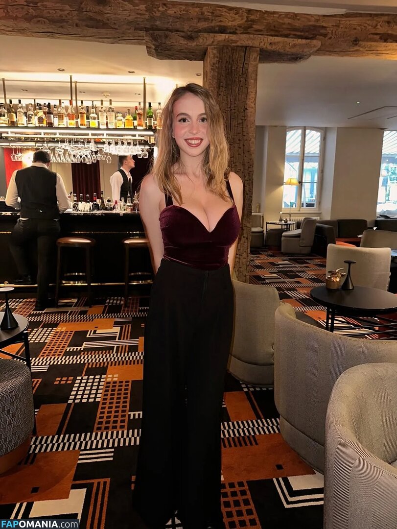 Serena Skybourne / https: / serenaskybourne Nud OnlyFans  Fotografie scursă #22