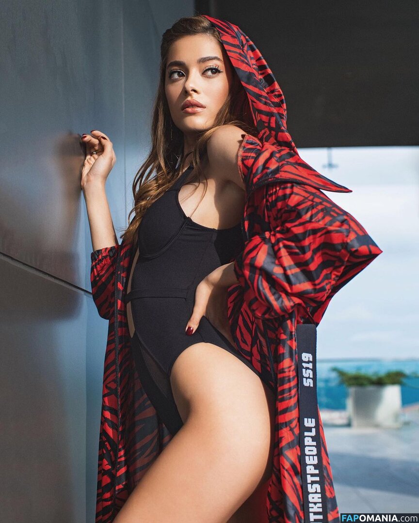 Simay Barlas Nud OnlyFans  Fotografie scursă #3