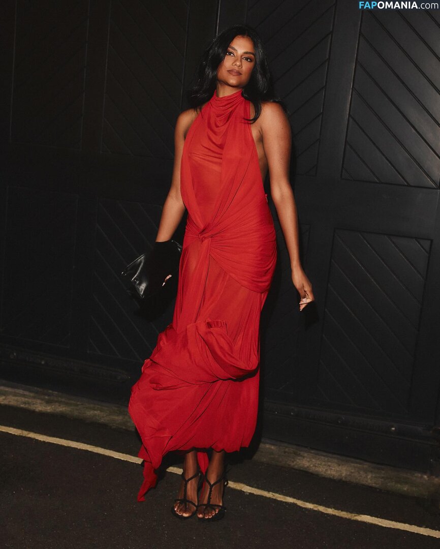 Simone Ashley / simoneashley Nud OnlyFans  Fotografie scursă #1