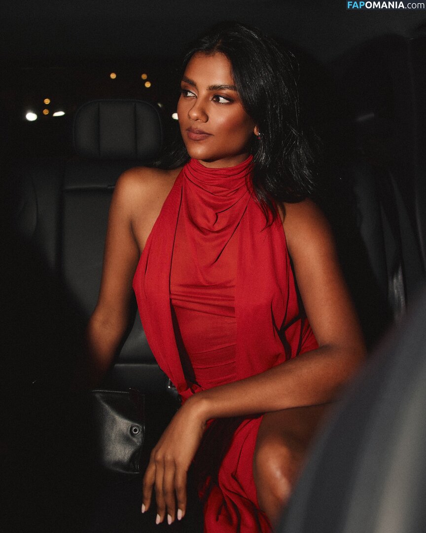 Simone Ashley / simoneashley Nud OnlyFans  Fotografie scursă #7