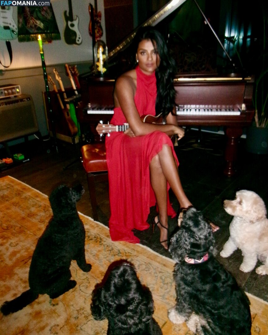 Simone Ashley / simoneashley Nud OnlyFans  Fotografie scursă #9