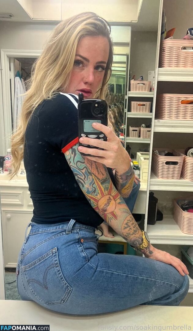 SoakingUmbrella Nud OnlyFans  Fotografie scursă #1