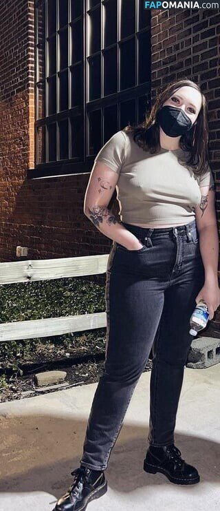 Soccer Mommy / Sophia Allison / soccermommyband Nud OnlyFans  Fotografie scursă #2