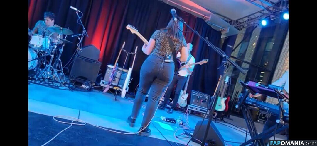Soccer Mommy / Sophia Allison / soccermommyband Nud OnlyFans  Fotografie scursă #6