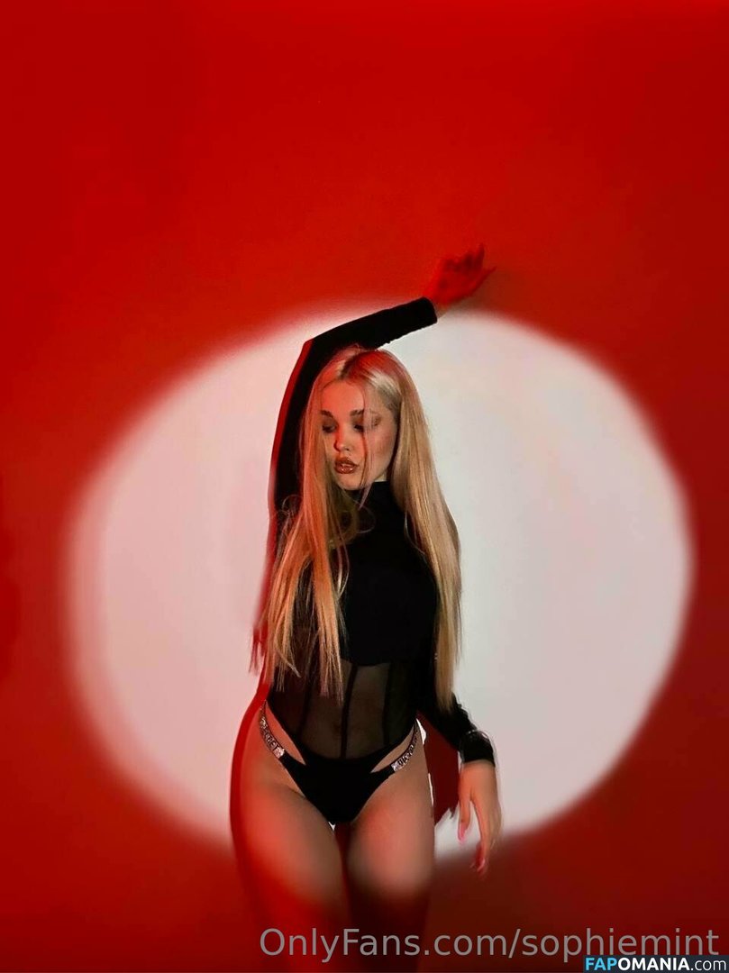 sophie_linfordd / sophiebbface Nud OnlyFans  Fotografie scursă #4