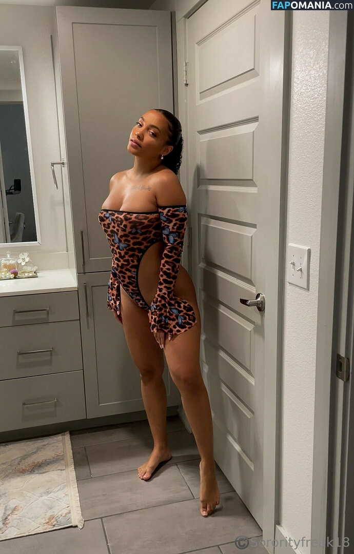asualphaphi / sororityfreak18 Nud OnlyFans  Fotografie scursă #164